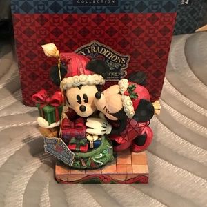 Jim Shore A Christmas Kiss Mickey & Minnie (in original packaging)
